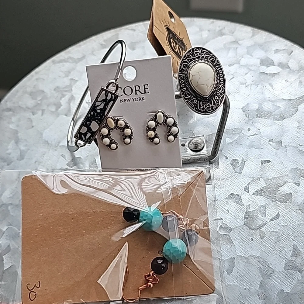 NWT 4 piece jewelry/ accessories lot, brands 806 accessories, Core, and handmade - Picture 7 of 11